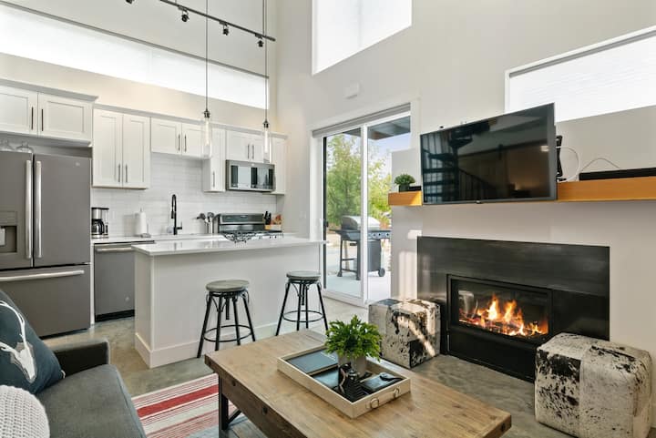 Quarry A7 - A Pet Friendly, 1bd/1br + Loft Unit! - Whitefish, MT