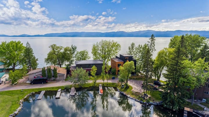 Lakefront with Private Boat Slip and Hot Tub