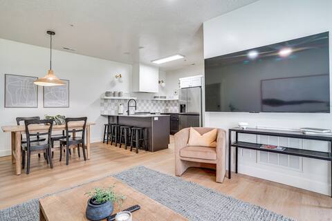 Sleek Vineyard Condo w/ Access to Community Pools