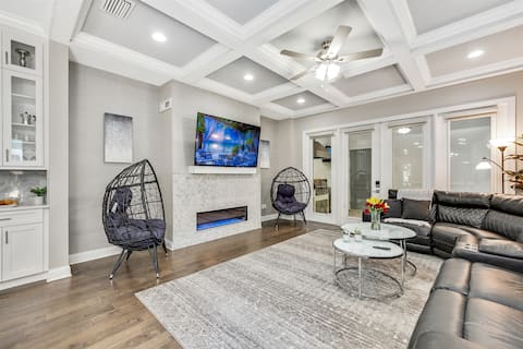 Top Airbnb: Prime Luxury: Tampa's Best New Townhouse! in Hillsborough