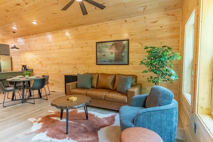 Green Bear By Beyond Expectations: W/ Hot Tub - Gatlinburg, TN
