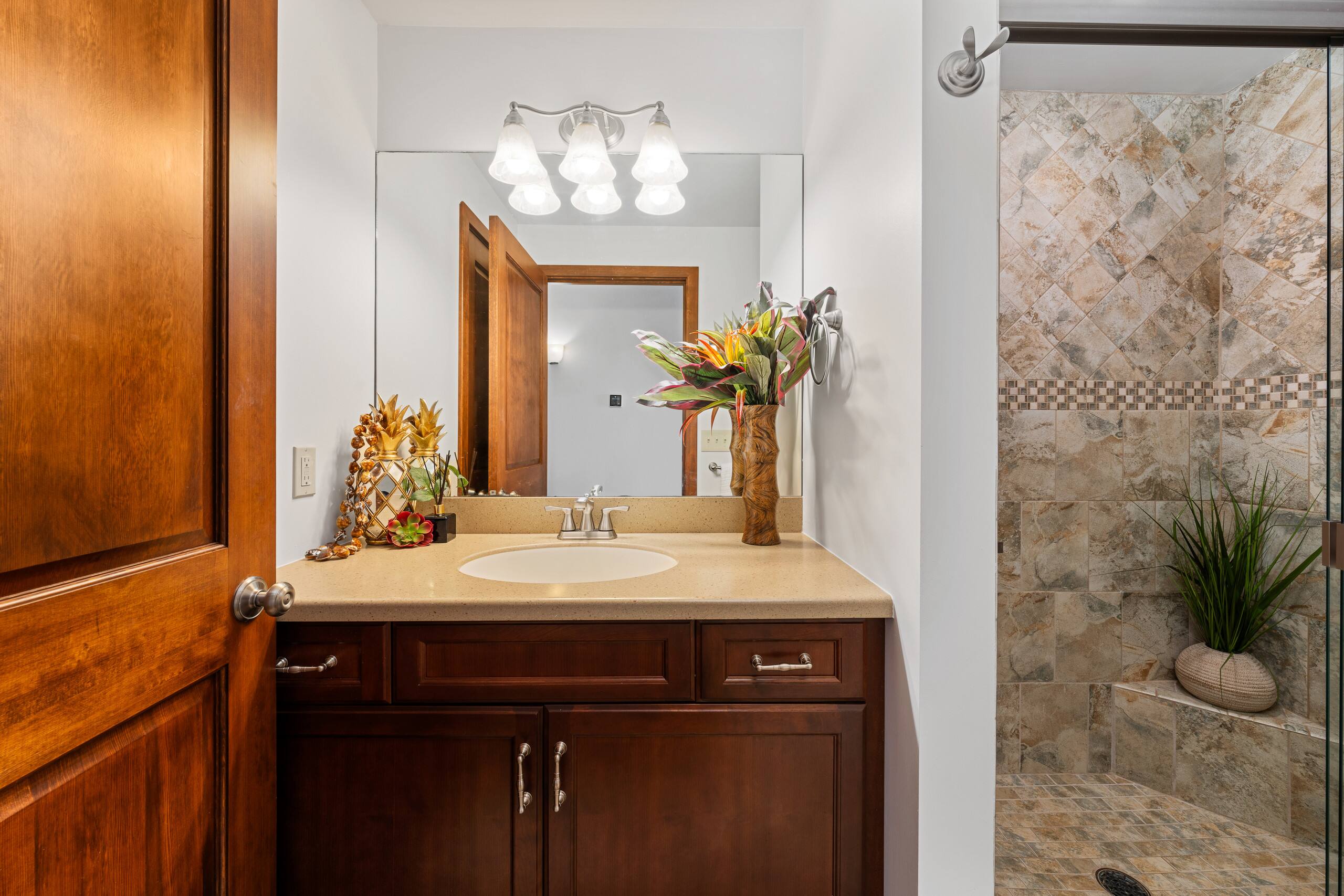 Condo in Lahaina · ★4.85 · 3 bedrooms · 4 beds · 2 baths - Image 29
