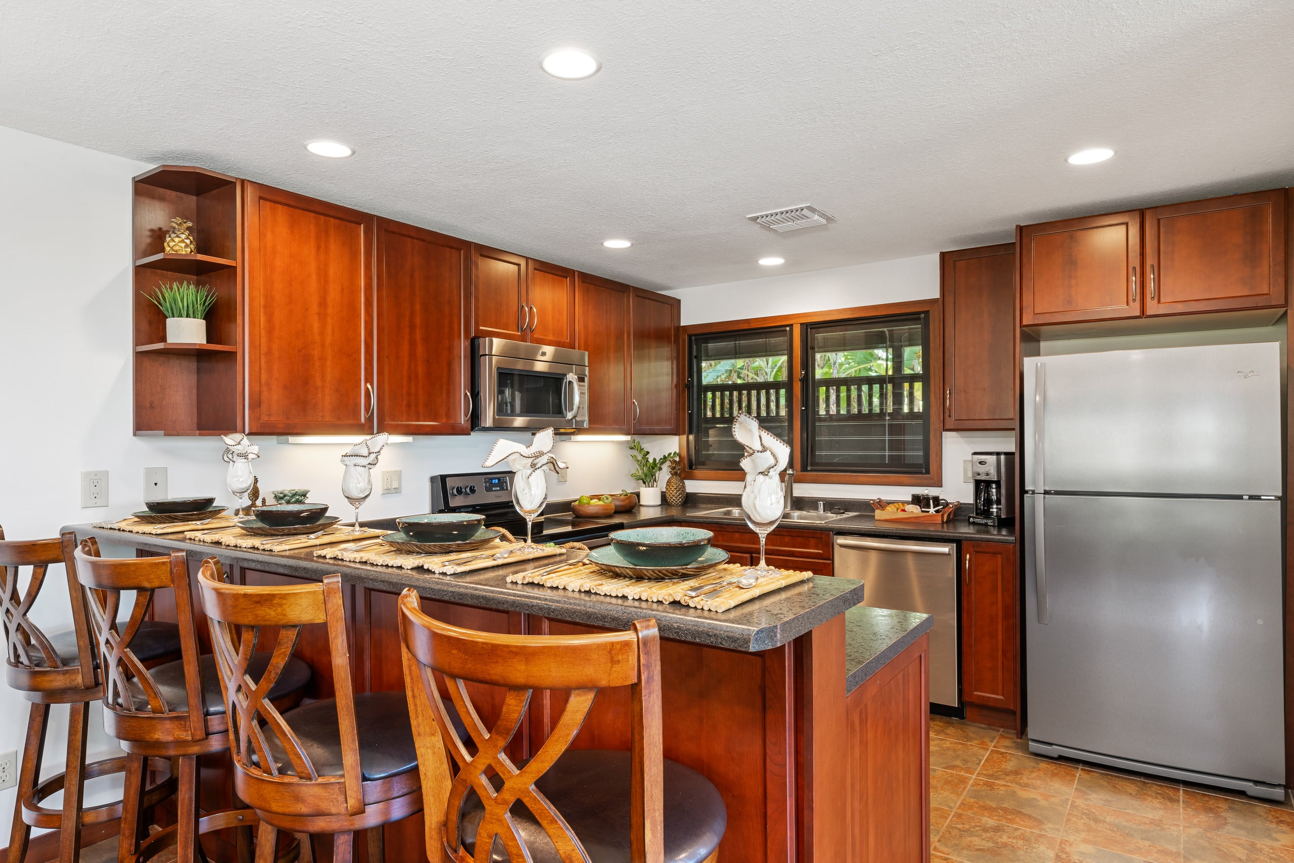 Condo in Lahaina · ★4.85 · 3 bedrooms · 4 beds · 2 baths - Image 6