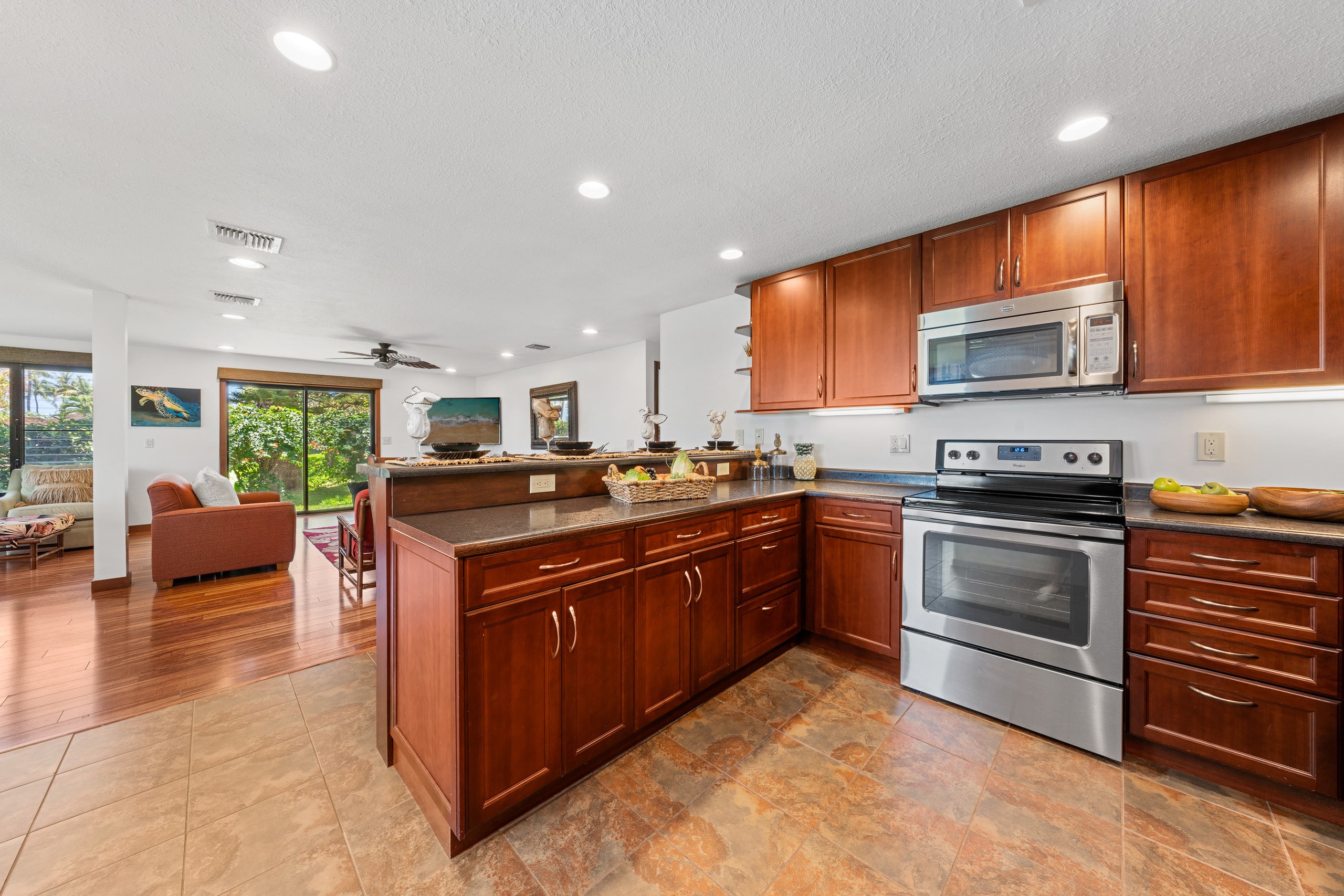 Condo in Lahaina · ★4.85 · 3 bedrooms · 4 beds · 2 baths - Image 7