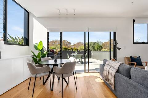 Trendy two bedrooms in the heart of Surry Hills
