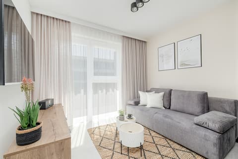 Modern Apartment | Private Parking, Balcony