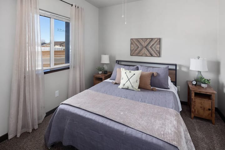 Საძინებელი 3 - საწოლი 152 × 203 სმ