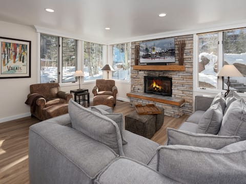 Tamarack: Pool, Hot Tub & Parking! Base Village!