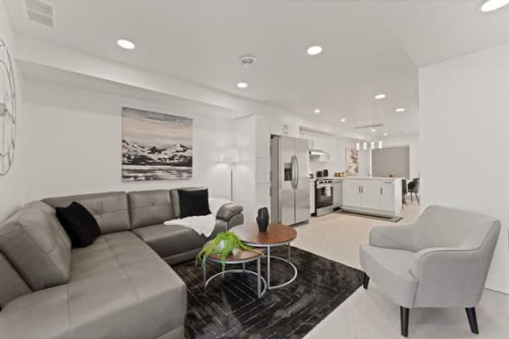 Luxury 171-7 Condos With Magnificent Lakeviews - Leamington