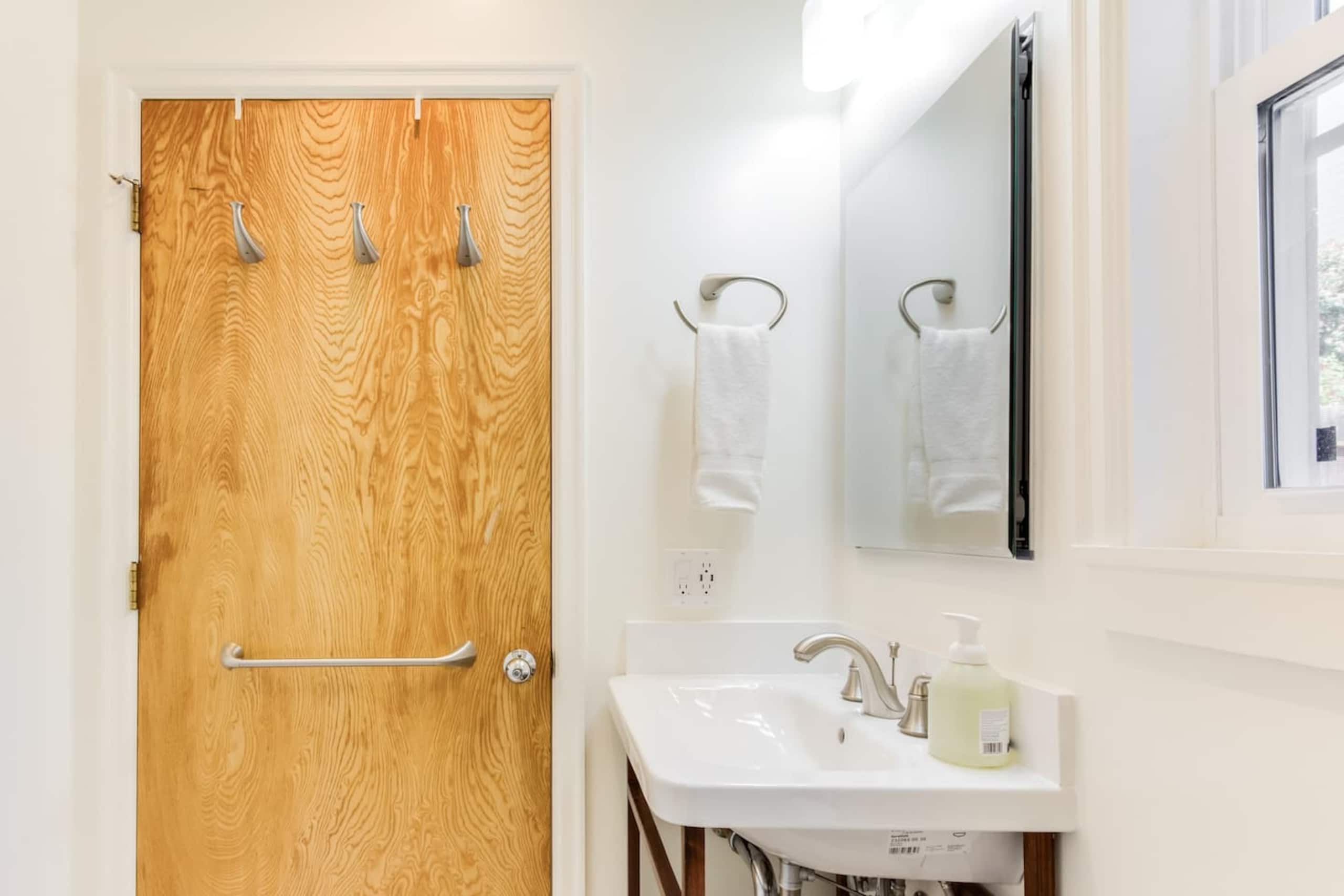 Home in San Francisco · ★4.88 · 2 bedrooms · 2 beds · 2 baths - Image 24