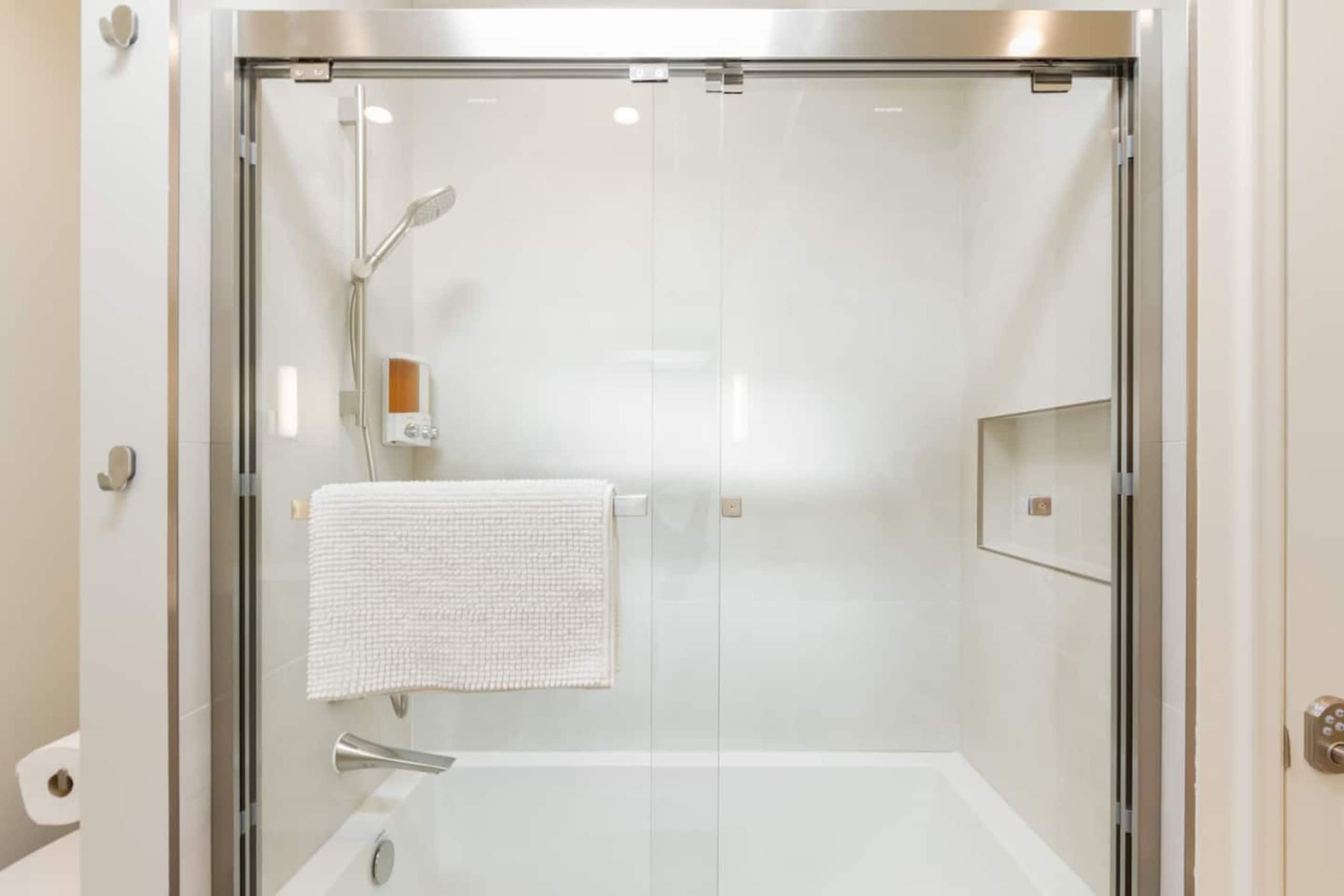 Home in San Francisco · ★4.88 · 2 bedrooms · 2 beds · 2 baths - Image 22