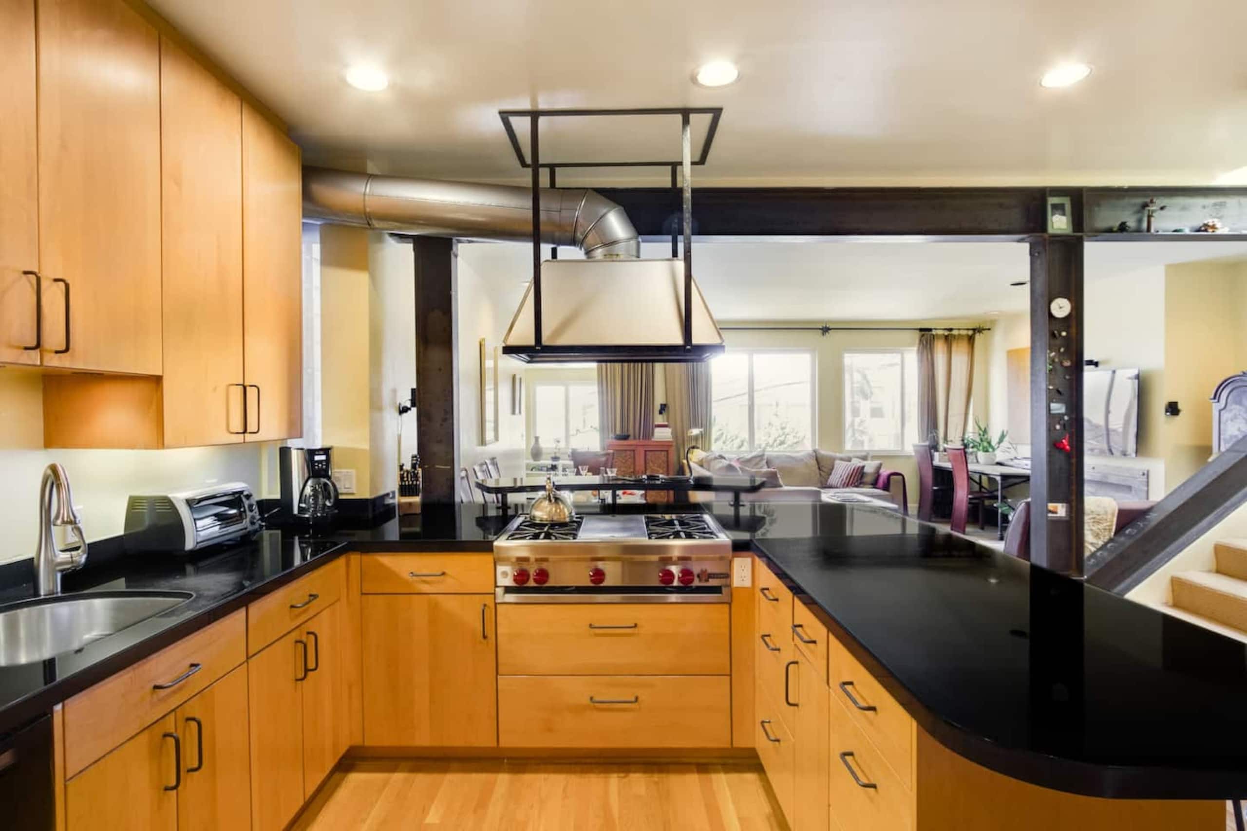 Home in San Francisco · ★4.88 · 2 bedrooms · 2 beds · 2 baths - Image 2