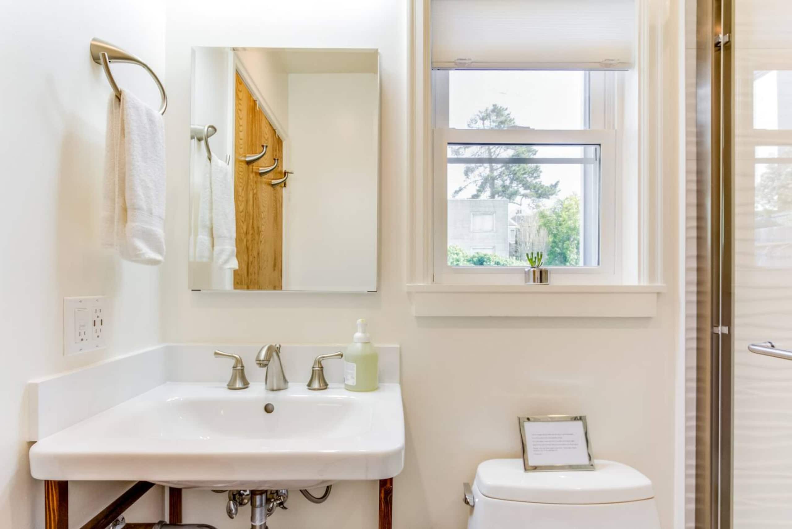 Home in San Francisco · ★4.88 · 2 bedrooms · 2 beds · 2 baths - Image 23