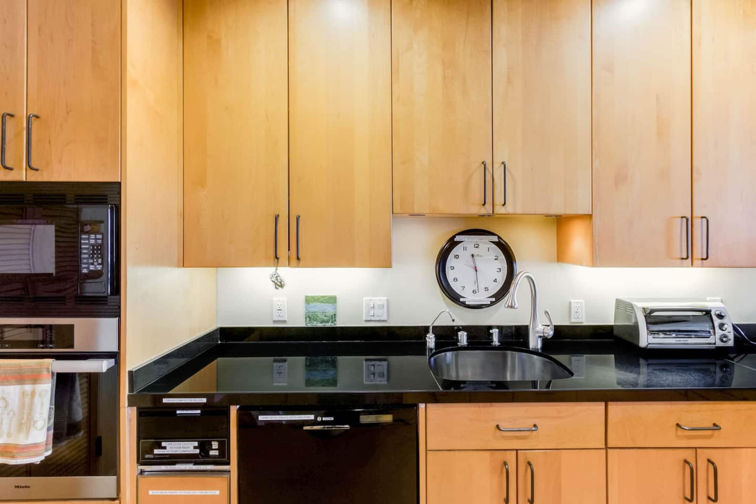 Home in San Francisco · ★4.88 · 2 bedrooms · 2 beds · 2 baths - Image 5