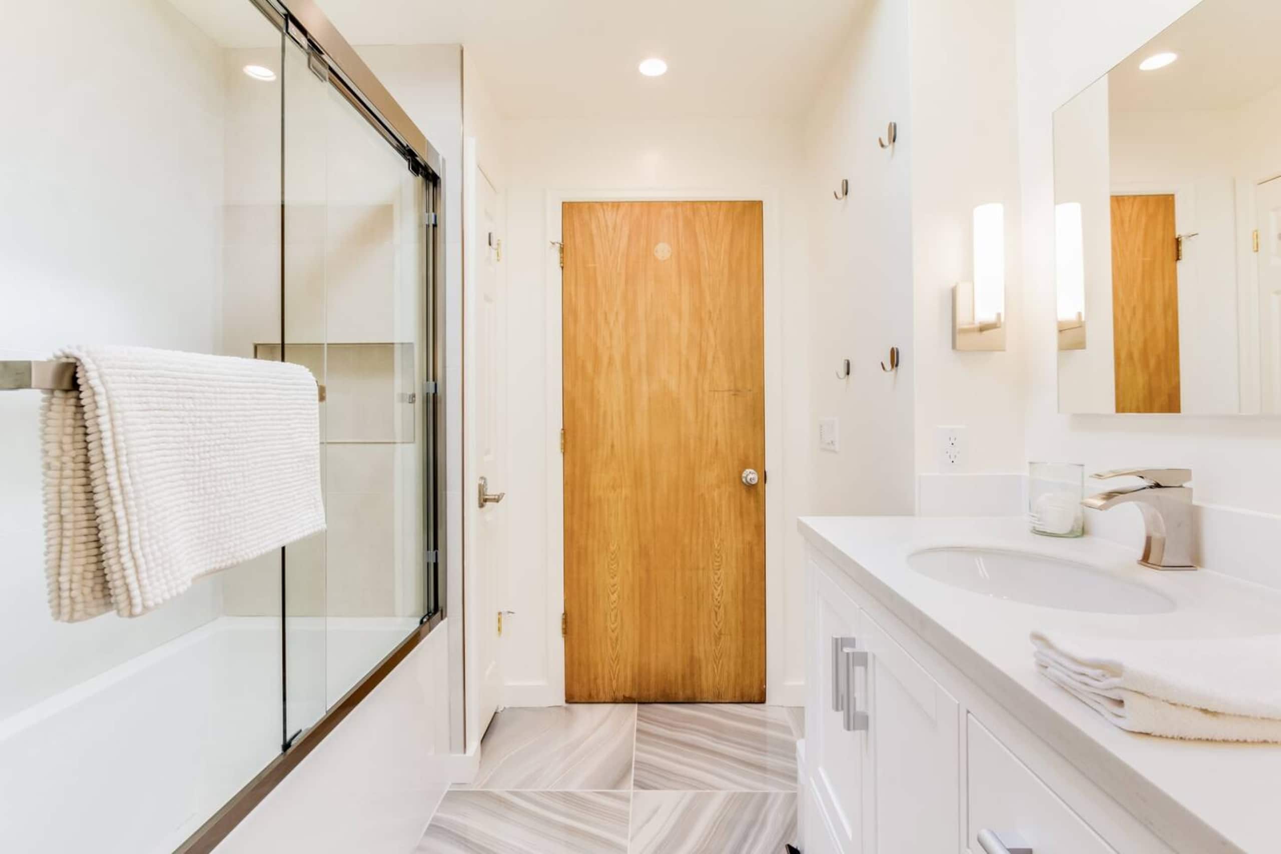 Home in San Francisco · ★4.88 · 2 bedrooms · 2 beds · 2 baths - Image 21