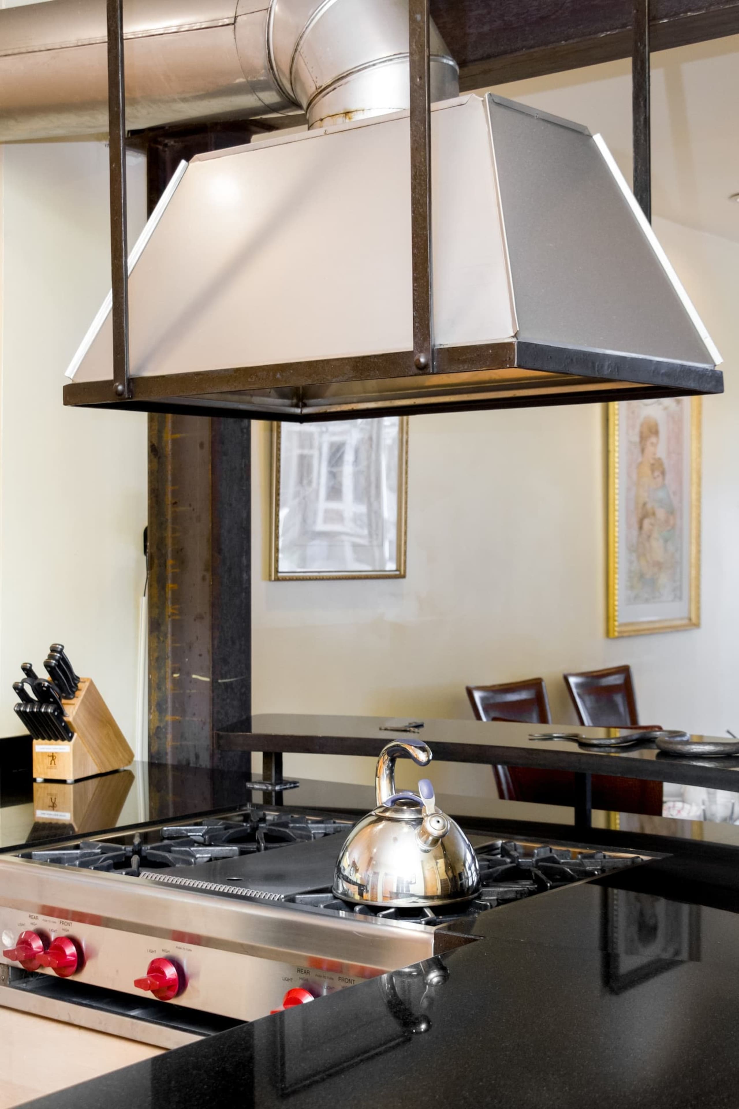 Home in San Francisco · ★4.88 · 2 bedrooms · 2 beds · 2 baths - Image 3