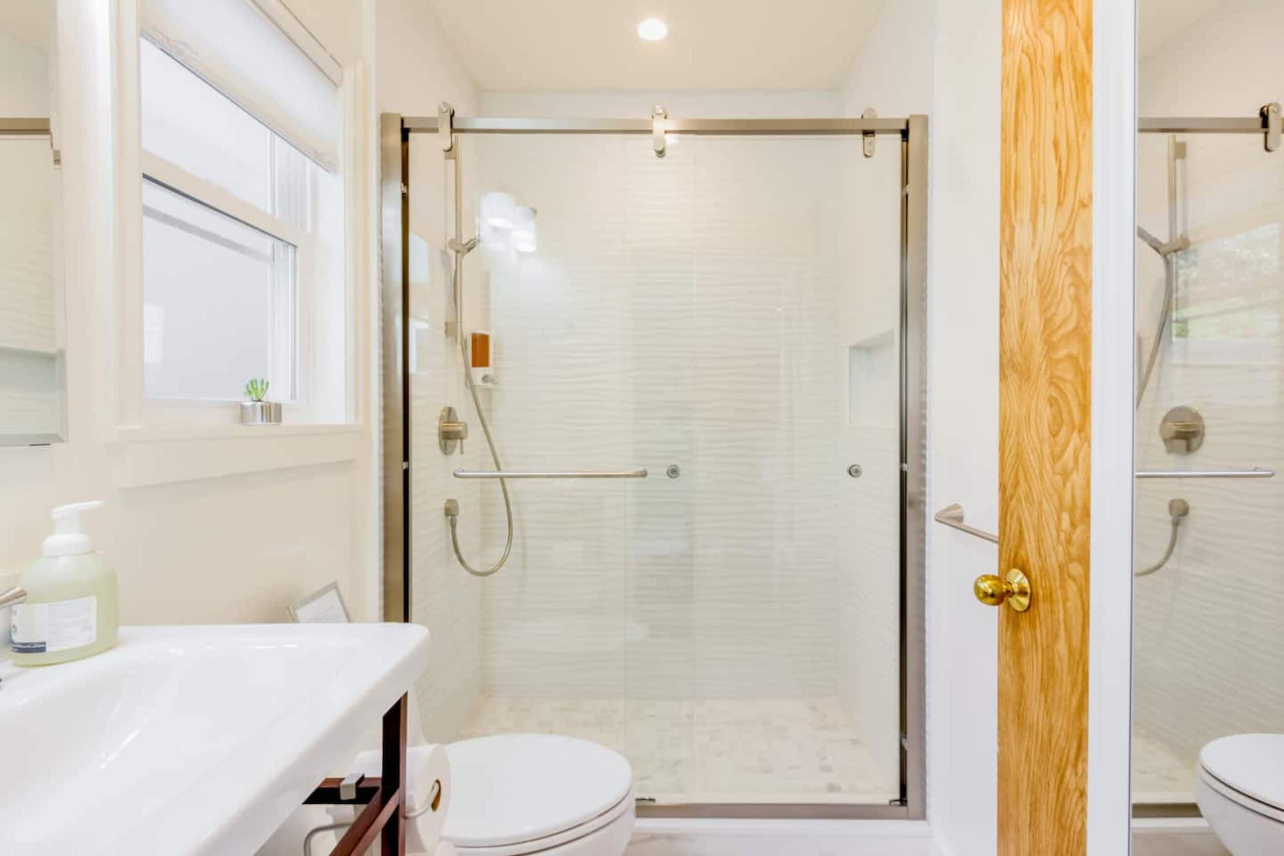 Home in San Francisco · ★4.88 · 2 bedrooms · 2 beds · 2 baths - Image 25