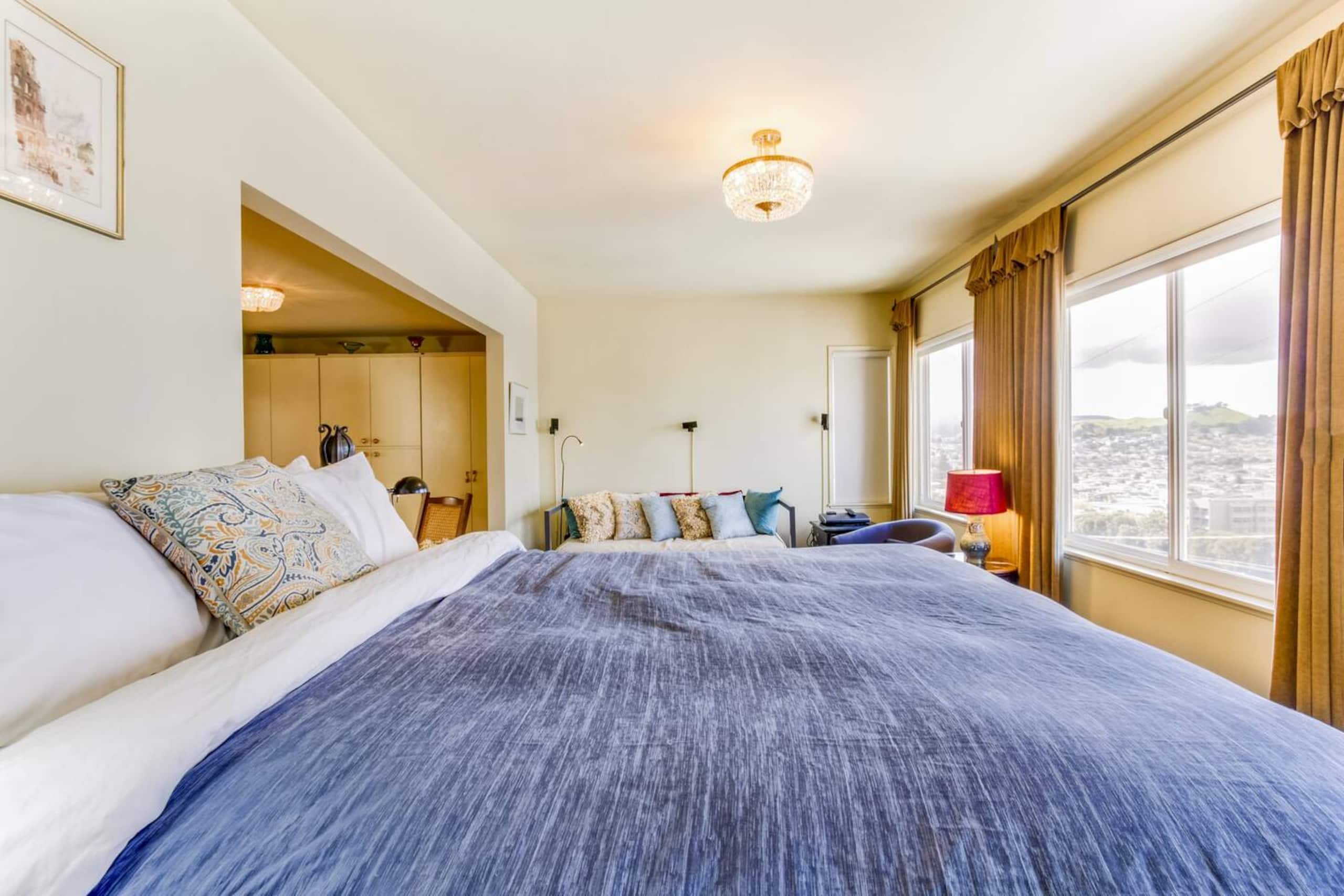 Home in San Francisco · ★4.88 · 2 bedrooms · 2 beds · 2 baths - Image 7