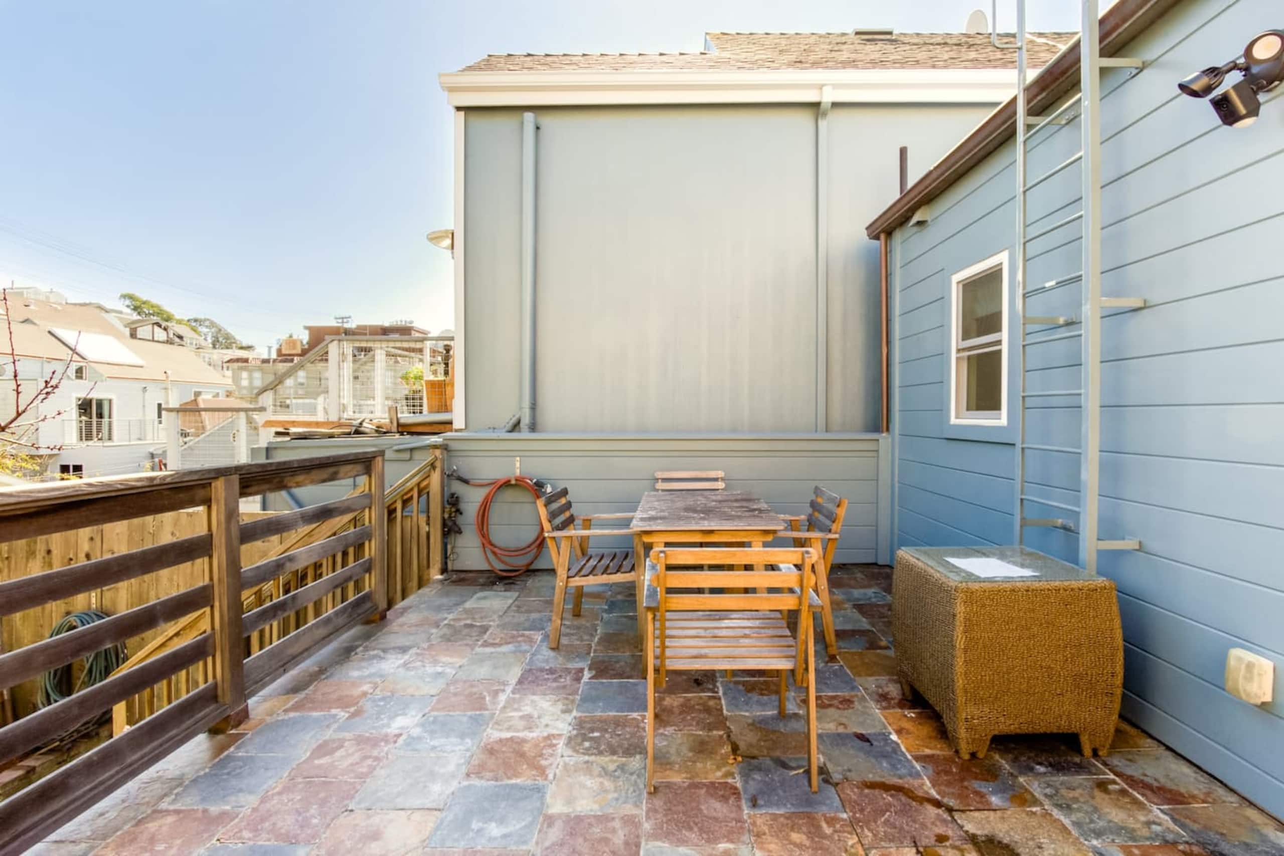 Home in San Francisco · ★4.88 · 2 bedrooms · 2 beds · 2 baths - Image 12