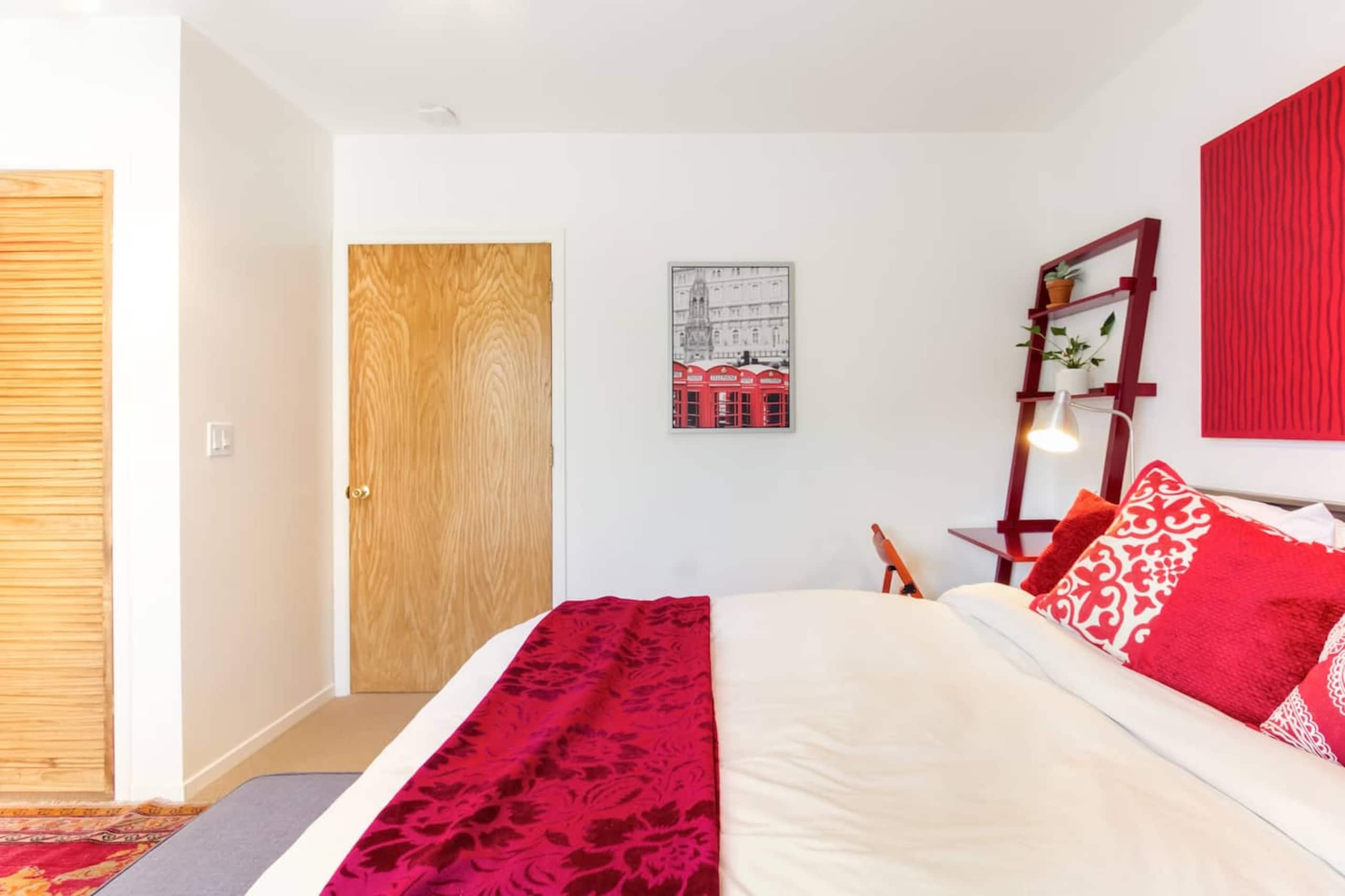 Home in San Francisco · ★4.88 · 2 bedrooms · 2 beds · 2 baths - Image 18