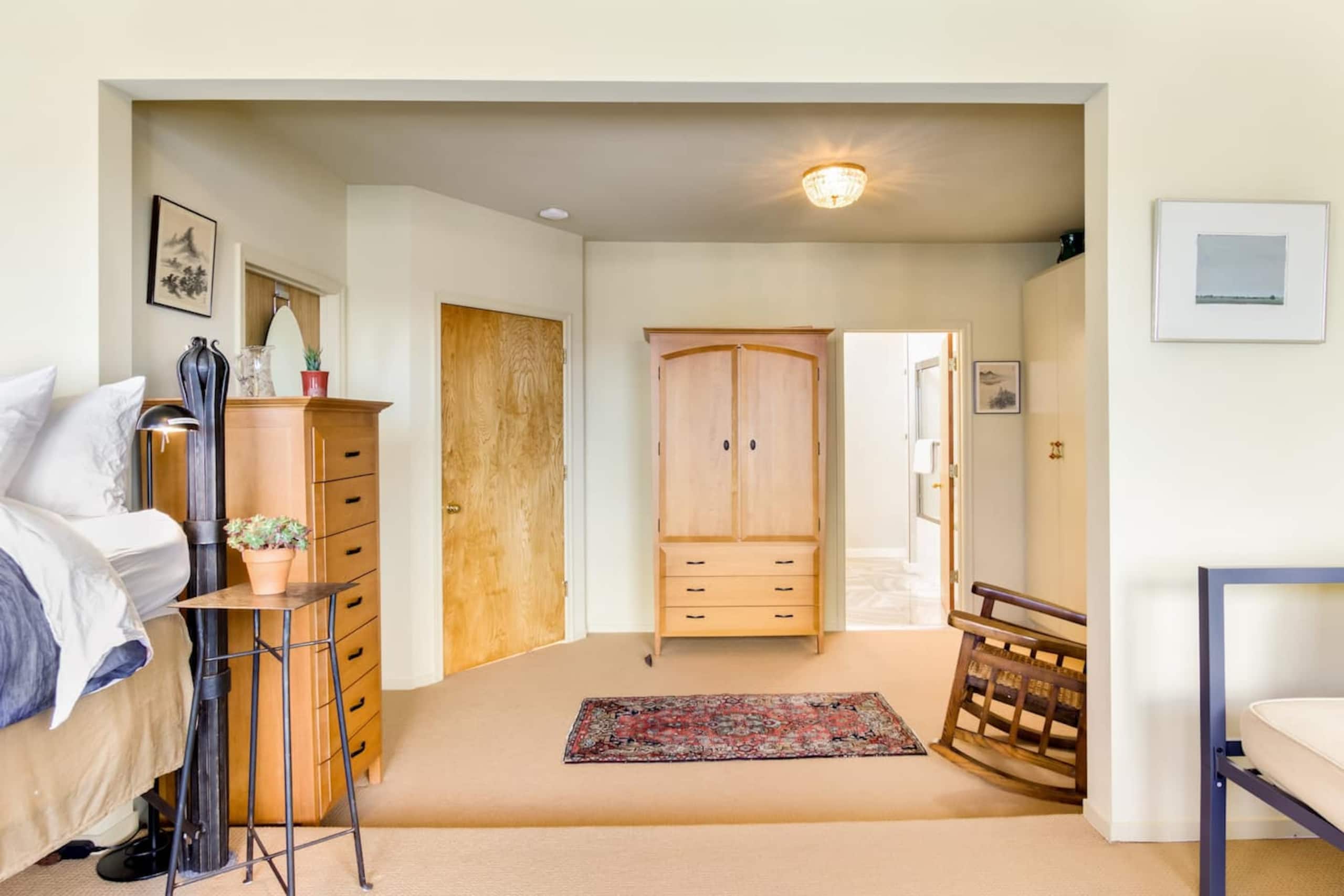 Home in San Francisco · ★4.88 · 2 bedrooms · 2 beds · 2 baths - Image 11