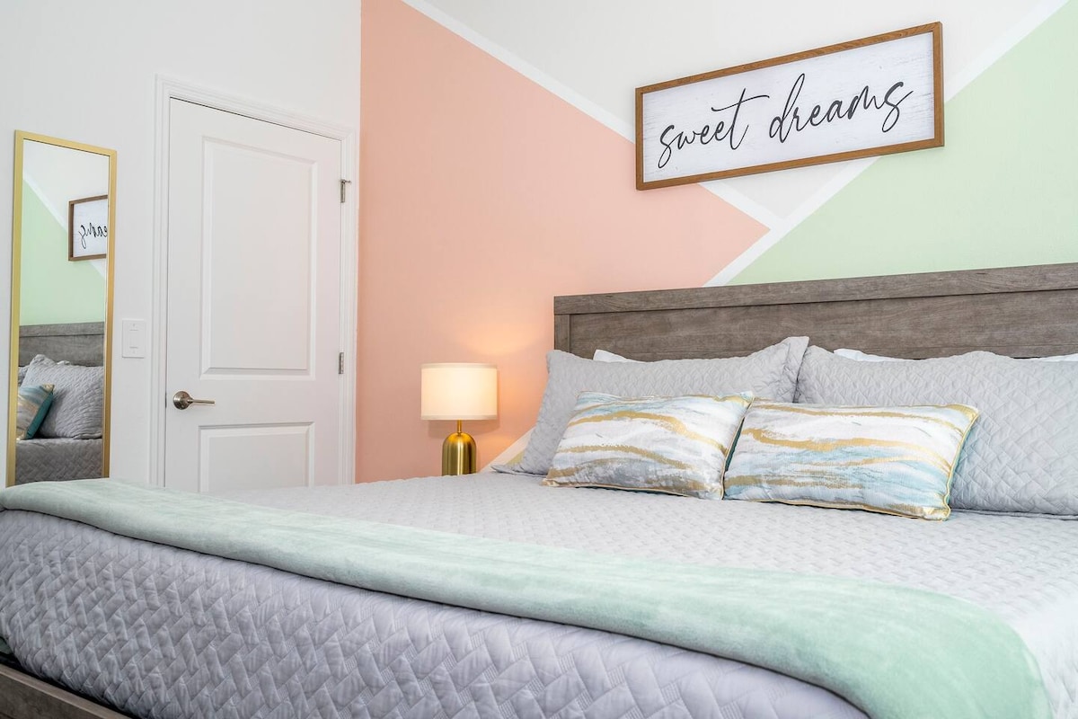 Ground floor bedroom with a King Size Bed