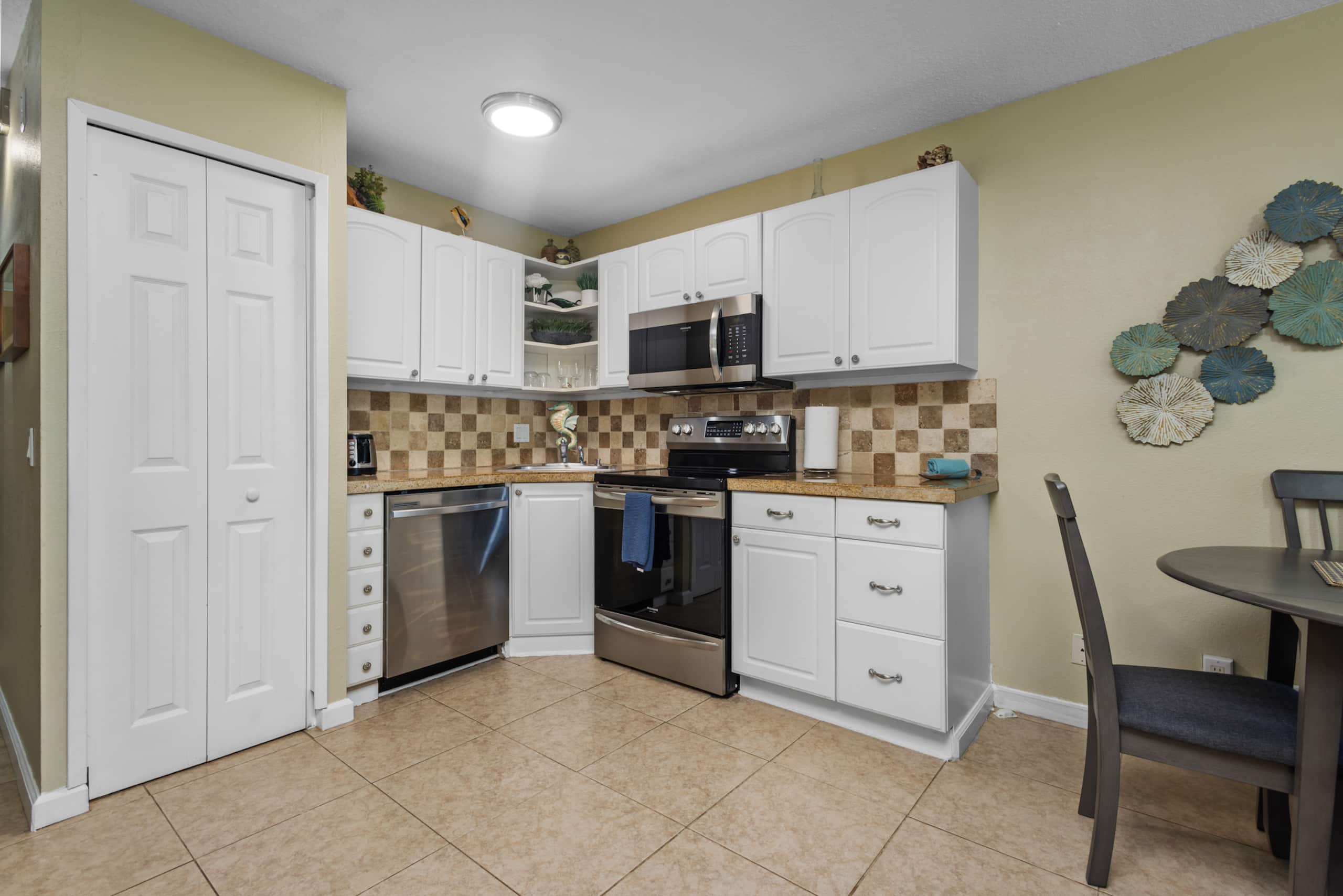 Condo in Kihei · ★4.84 · 1 bedroom · 2 beds · 1 bath - Image 8