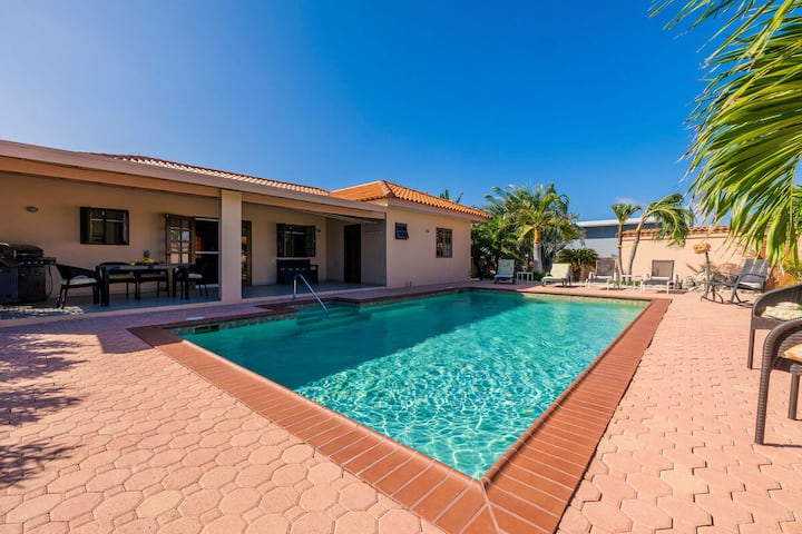 Modern Villa With Porch, Pool & Lush Greenery - Aruba