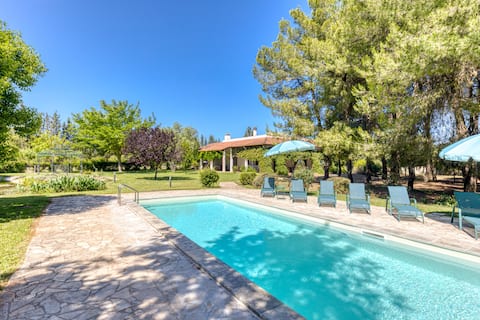 Stunning country mansion with huge pool & park