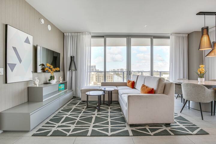 Walk to Hollywood Beach: Upscale 16th-Floor Condo gallery image 5