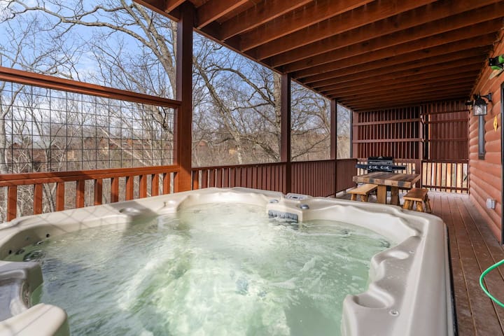 Mountain Retreat W/ Hot Tub & Games! Sleeps 12!