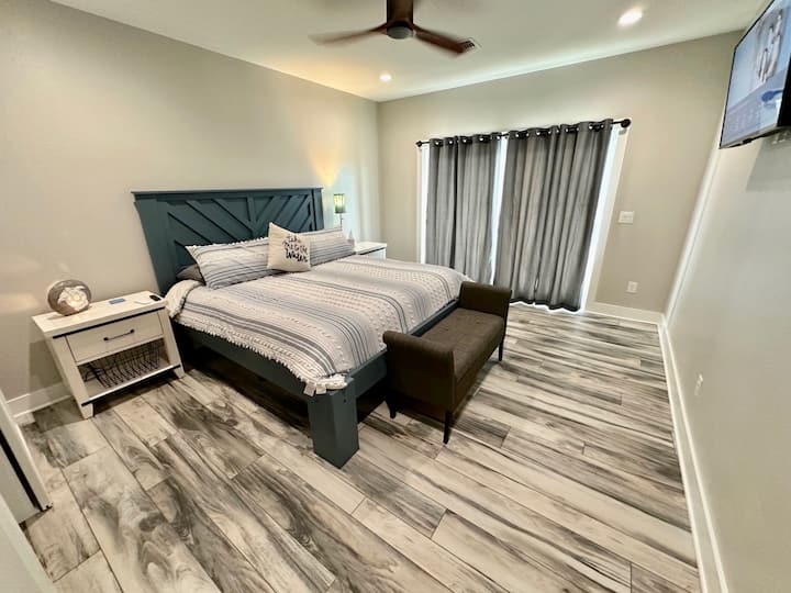 La suite privée 1 dispose d'un lit King Size dans une chambre familiale