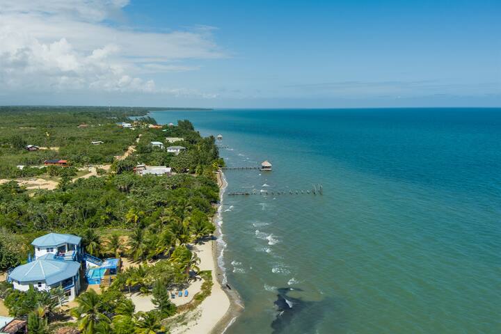 Spacious 6-Bed Villa, Private Pool, on the Beach! gallery image 5
