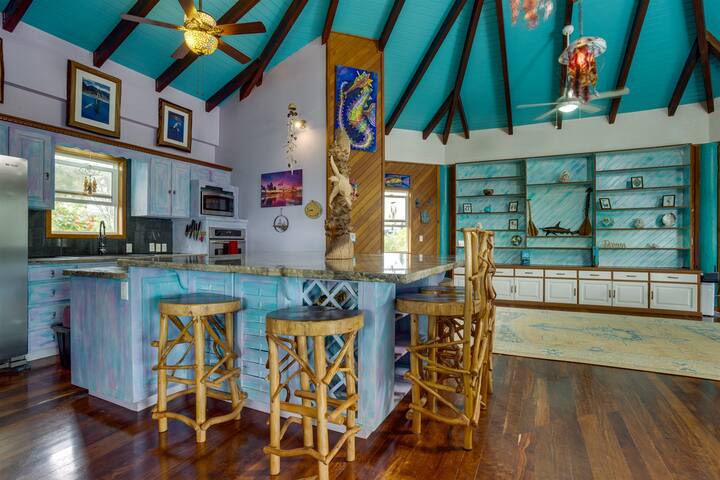 Spacious 6-Bed Villa, Private Pool, on the Beach! gallery image 2