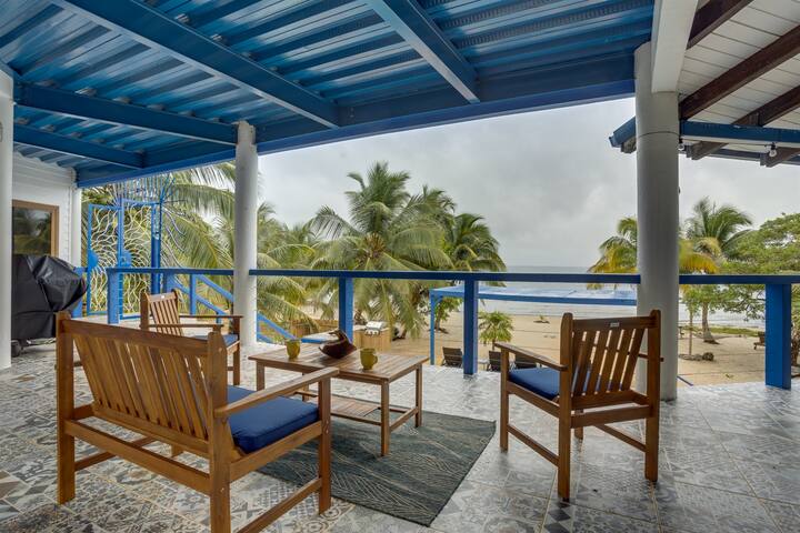Spacious 6-Bed Villa, Private Pool, on the Beach! gallery image 3