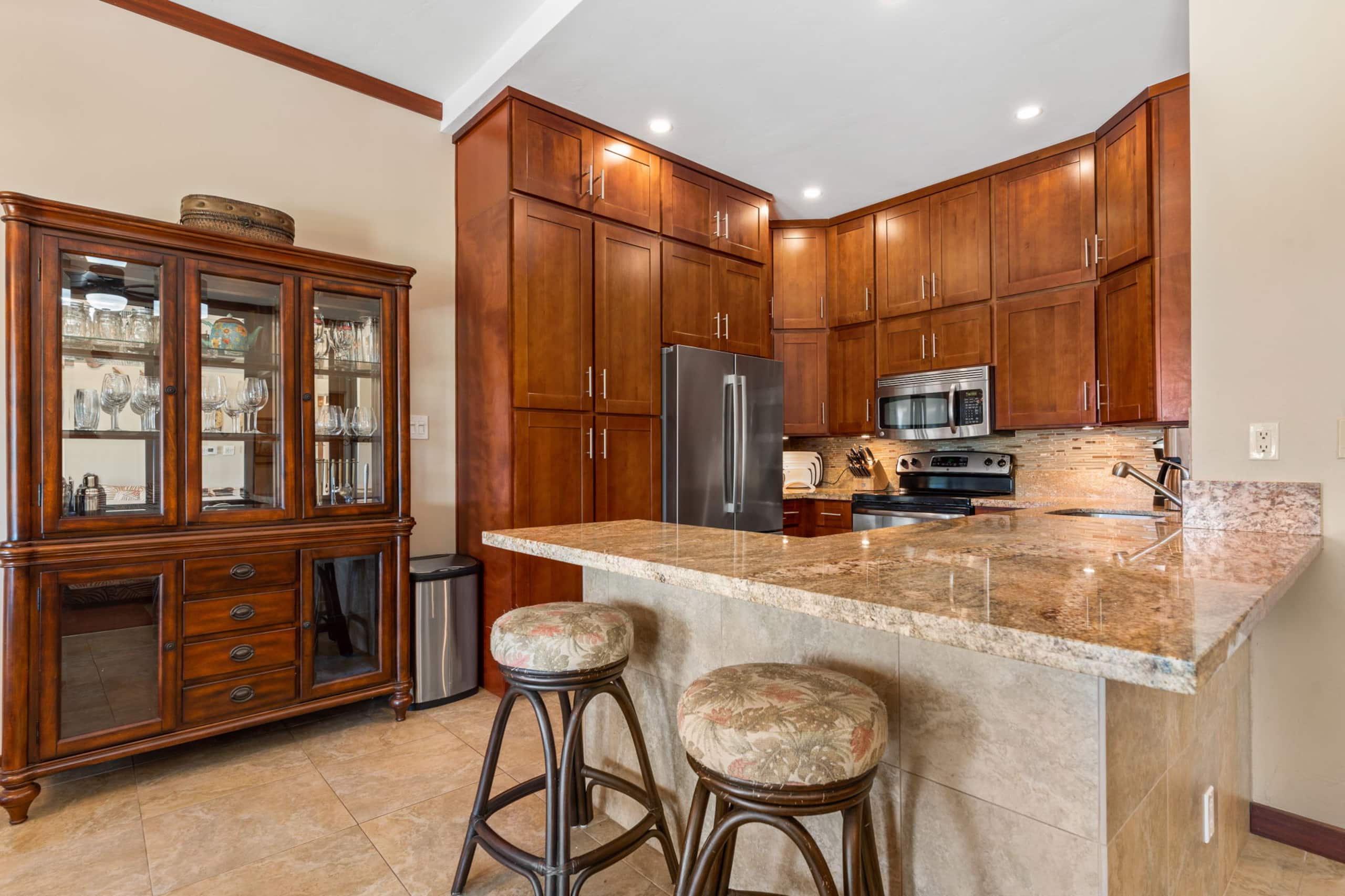 Condo in Lahaina · ★4.71 · 2 bedrooms · 3 beds · 2 private baths - Image 5