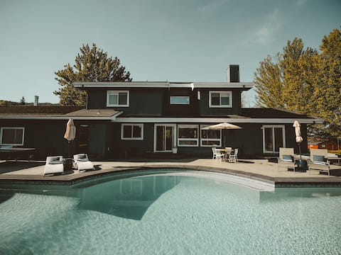 Poolside Retreat W/ Sauna Heart of Wine Country