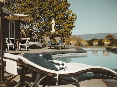Poolside Retreat W/ Sauna Heart of Wine Country