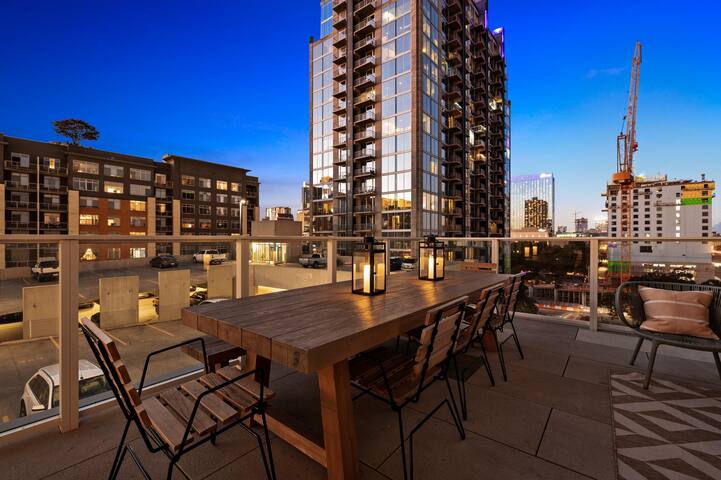 Luxe + Swanky 10BR Rainey Retreat | Rooftop Pool gallery image 2