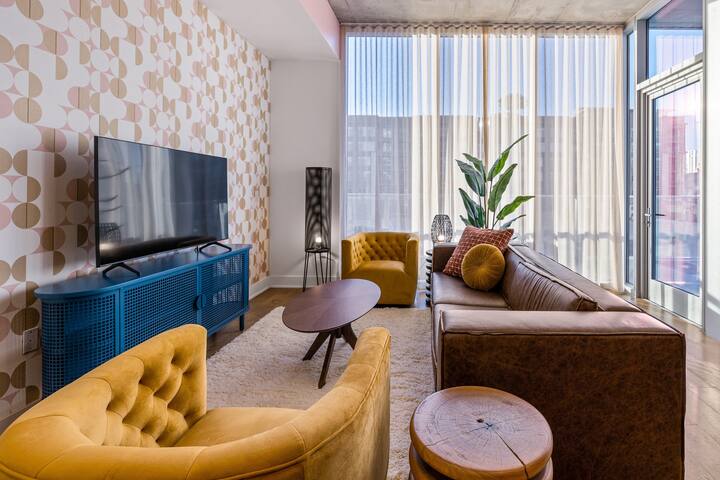 Luxe + Swanky 10BR Rainey Retreat | Rooftop Pool gallery image 4