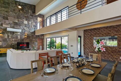 Spacious and Modern Vacation Home