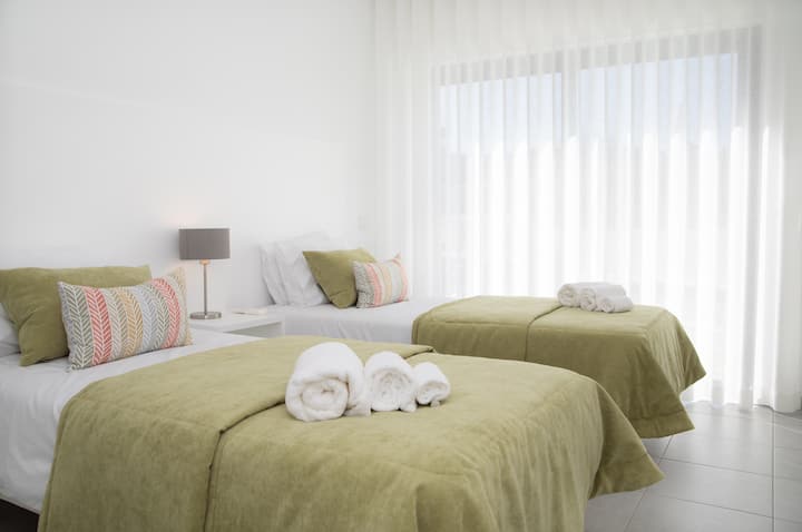 Луксузна вила во Сера до Буро, 3 спални соби, приватен базен, тивка област, лесен пристап до плажи, идеална за незаборавни одмори.