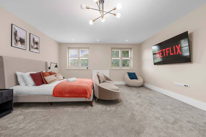 Luxury 5 Star Didsbury Home by City SuperHost gallery image 4