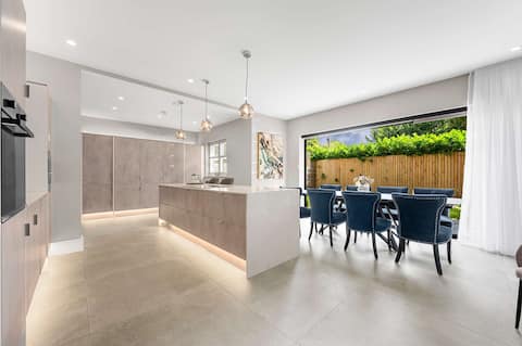 Luxury 5 Star Didsbury Home by City SuperHost