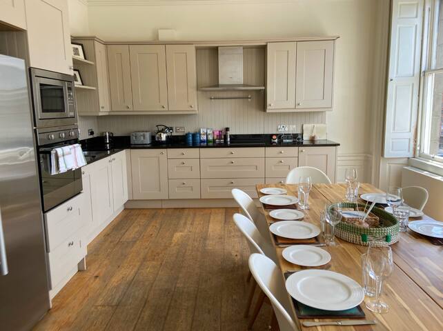 Gorgeous Four Bedroom Four Bathroom Duplex gallery image 5