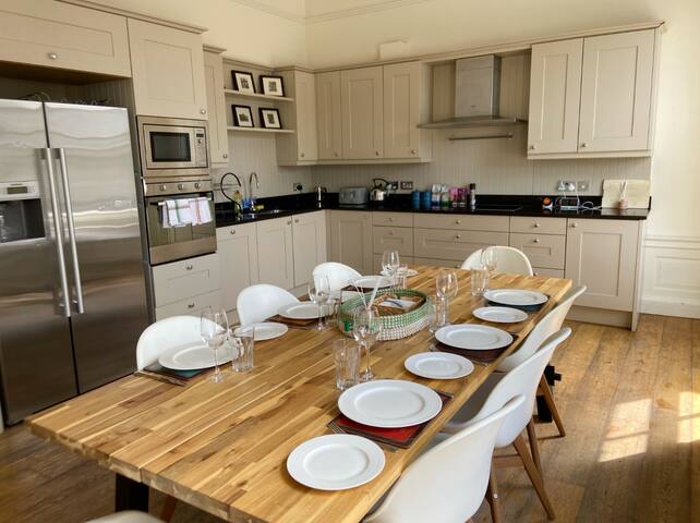 Gorgeous Four Bedroom Four Bathroom Duplex gallery image 4