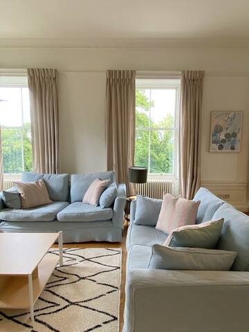 Gorgeous Four Bedroom Four Bathroom Duplex gallery image 3