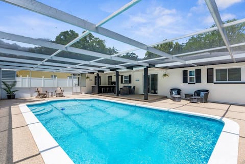 Brooksville Oasis! 3 Bedroom, Heated Pool Home
