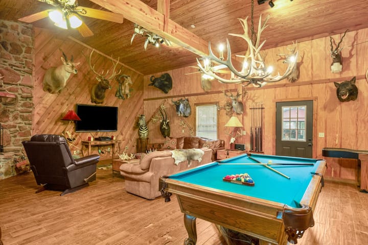 45min To Aggieland | Exotic Ranch| Sleeps 36 - Milano, TX
