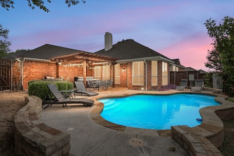 Family Home w/ Pool & Hot Tub + Huge Gameroom